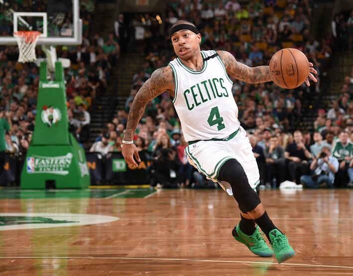 成鲜明对比 成鲜明对比